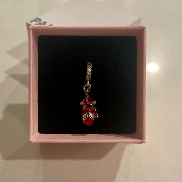 Pandora - Picture 2 of 3